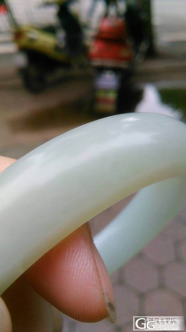 新手刚入一款青白玉镯。_青白玉
