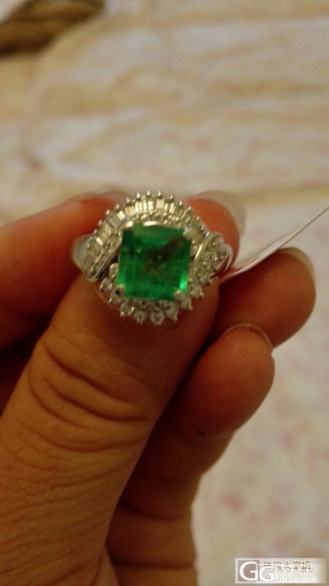 祖母绿戒指有露底，麻烦大家给个建议是否留_戒指刻面宝石祖母绿