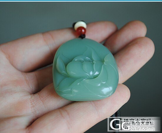 粉青碧玉荷花。。。_传统玉石