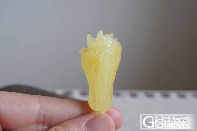 天然波罗的海琥珀 蜜蜡 雕件 吊坠 1307158号 白菜(摆财)5.42g_珠宝