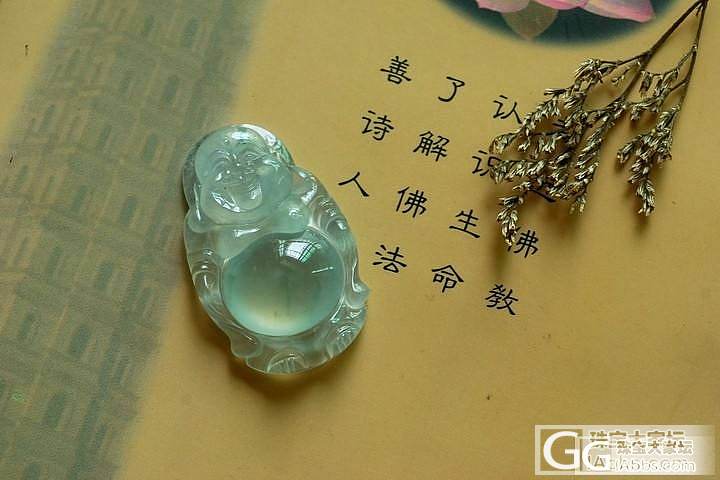 很漂亮的一款晴底冰种荧光饱满站佛_翡翠