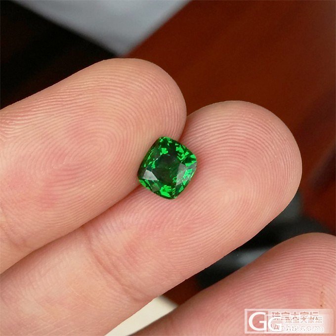 【浩臣彩色宝石】 1.27ct 沙沙 全净 Vivid Green_宝石