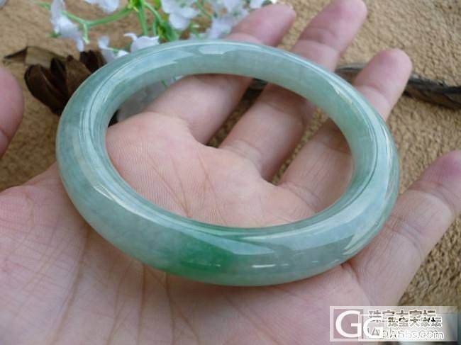 新货鉴赏  冰糯种苹果绿5.5CM手镯_手镯翡翠