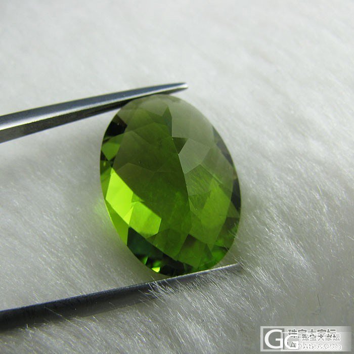 天然大颗粒翠绿色 橄榄石椭圆形格仔面切割 13x18mm 10.97克拉_宝石