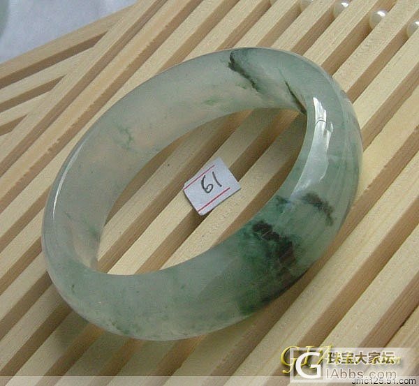 一只很翡翠的水沫子手镯，_手镯水沫子翡翠
