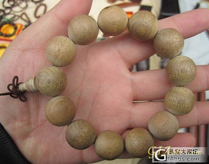 请大家看一下这是金丝楠的吗_文玩