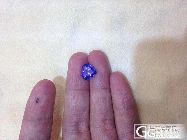 也来晒一颗坦桑石，4.8克拉，心形的_刻面宝石坦桑石
