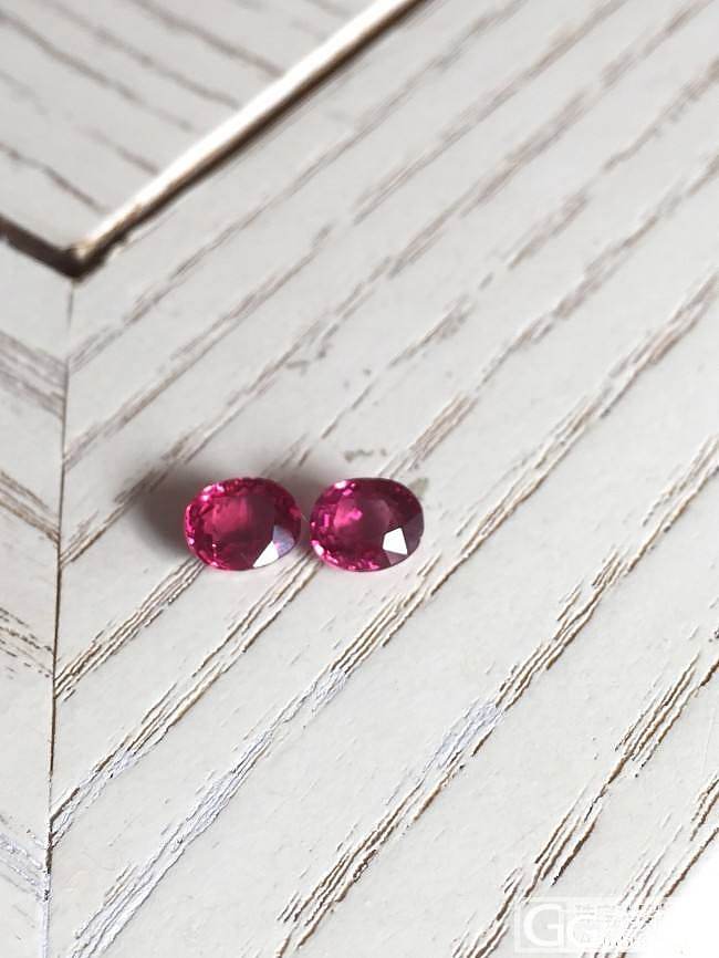 给大家看看紫红和紫粉的差别_刻面宝石尖晶石