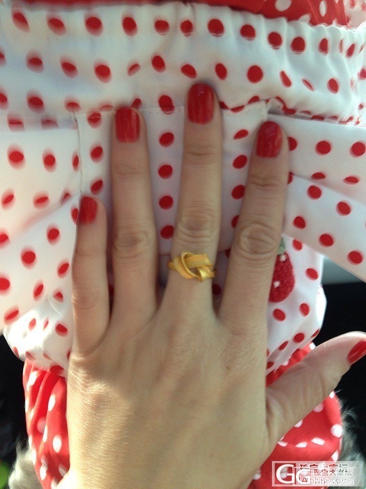 好喜欢这个戒指，应该是金戒指里的时尚款_戒指金