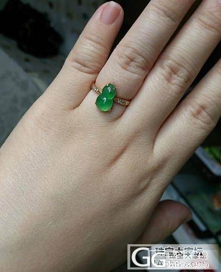 刚入的艳绿小葫芦戒指，请大家点评指导_翡翠