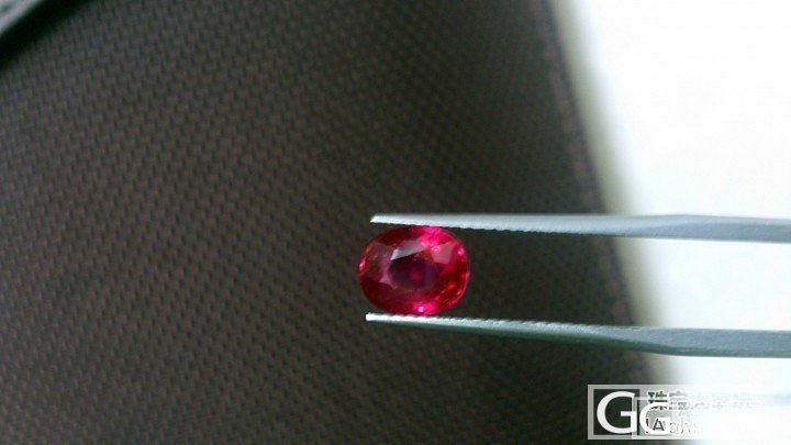 这是一颗带甜味的无烧鸽血红 2克拉   强荧光强荧光分享_机构证书红宝石
