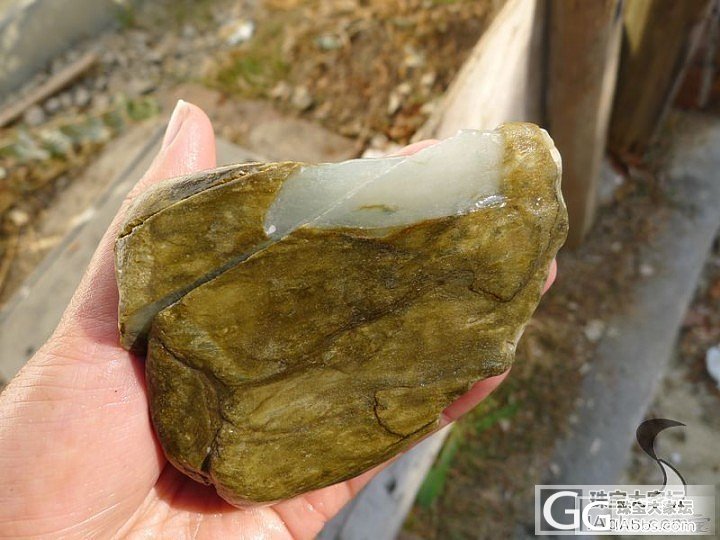 低档莫西砂的料子_赌石半成品翡翠