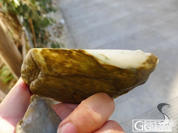 低档莫西砂的料子_赌石半成品翡翠