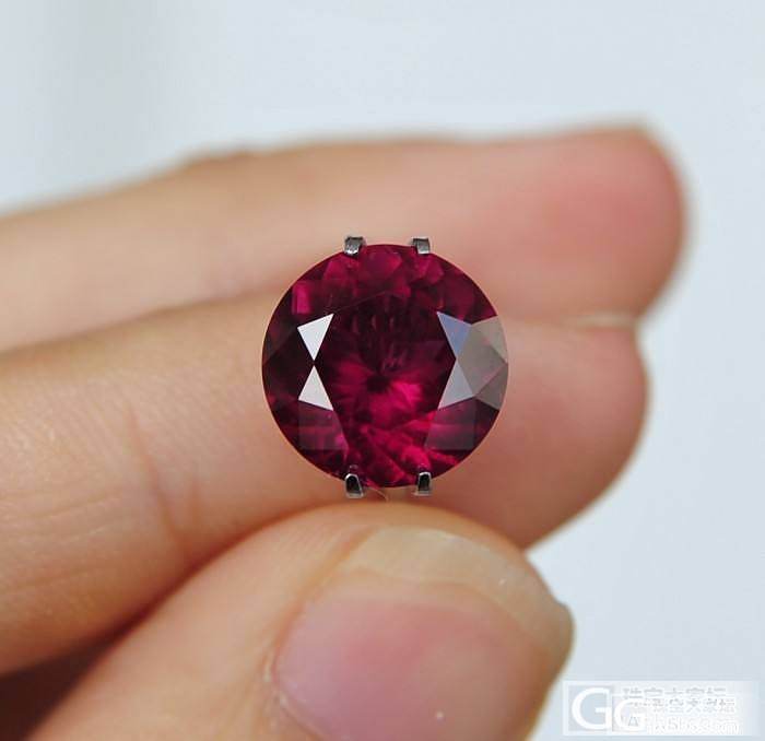 【DSP】特价一颗5.79ct完美圆形切割VS2紫红色莫桑比克宝石级石榴石,仅2..._莫桑石宝石