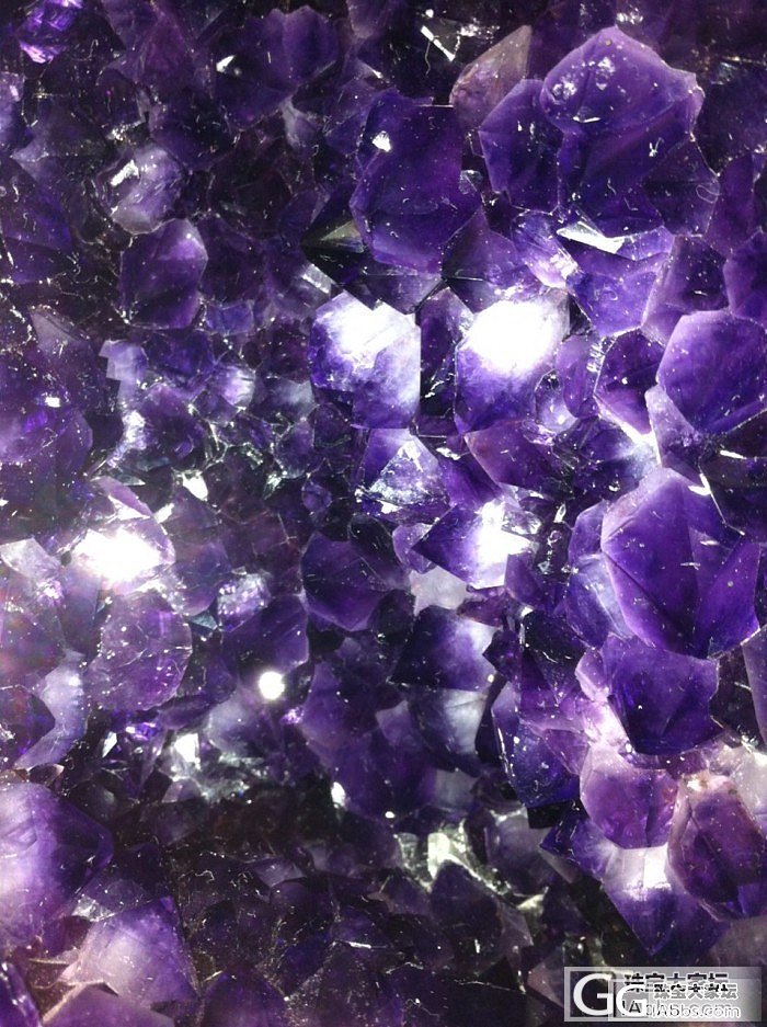 请高人评评新得的晶洞_洞盆簇