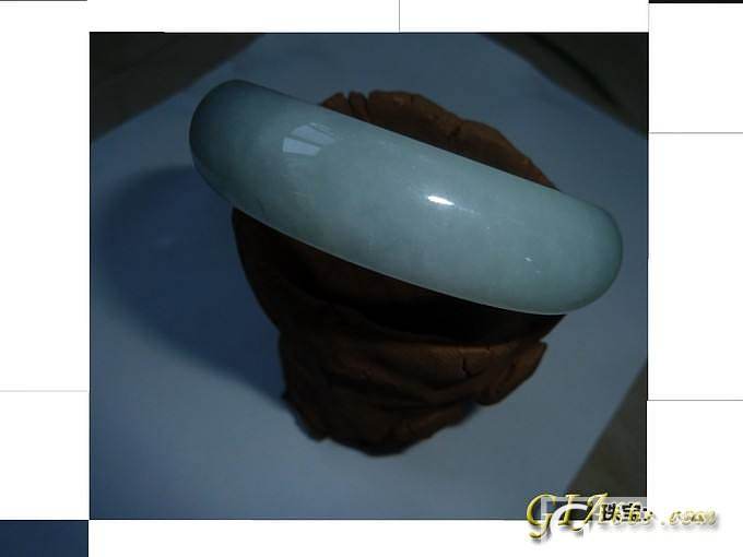 请各位大虾帮我看看手镯值几米，商场货。谢谢_翡翠
