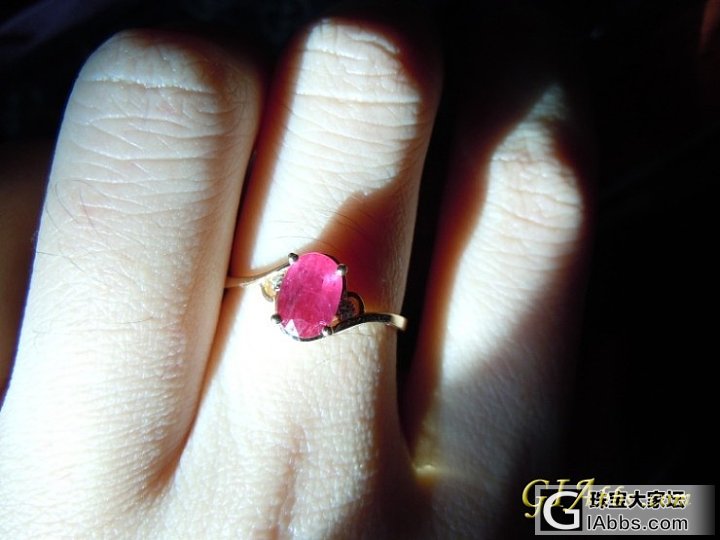 小小的红宝石戒指_刻面宝石戒指红宝石