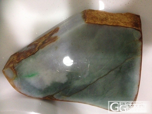 一片重約4.7公斤的三彩石料，套的出鐲子嗎？請大神一塊評估。_半成品翡翠