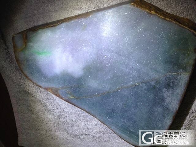 一片重約4.7公斤的三彩石料，套的出鐲子嗎？請大神一塊評估。_半成品翡翠
