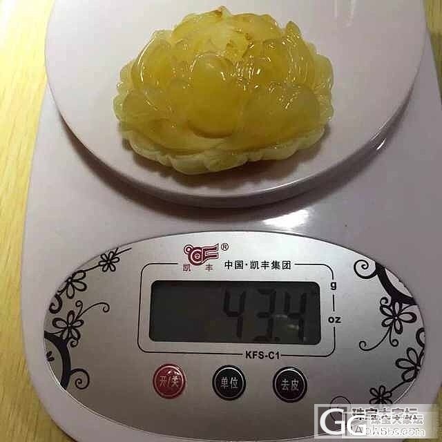 求看看这两个大花蜜蜡把件 哪个好_蜜蜡