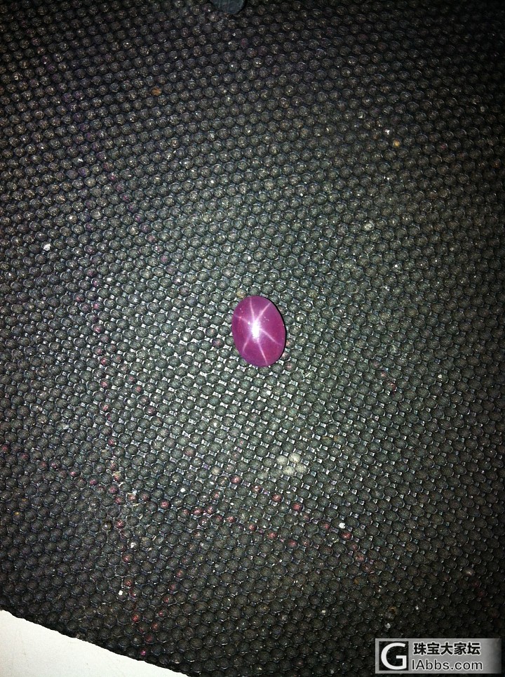 稀有的紫红色星光尖晶_尖晶石