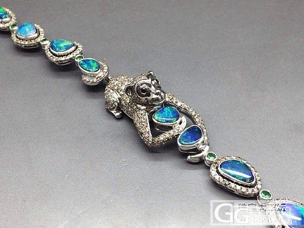 18k黄金萌猫天然祖母绿宝石胸针吊坠两用款AU750可爱小猫咪项链_金欧泊祖母绿