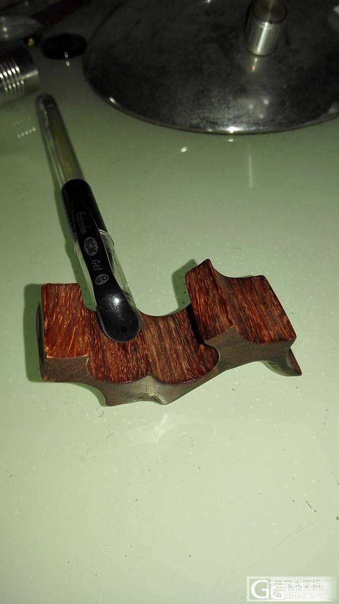佛珠边角料做的随型小笔架_小叶紫檀文房