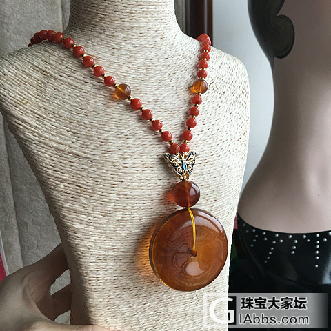 自己DIY的毛衣链_挂件琥珀Dudu翡翠