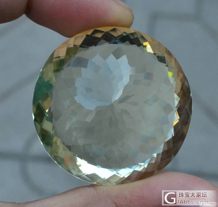 两颗比较大的黄水晶 共360多克拉_黄水晶刻面宝石