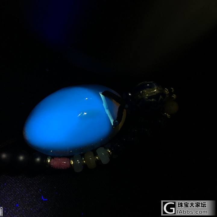 大家帮忙看看，这蓝珀到底怎回事？_蓝珀
