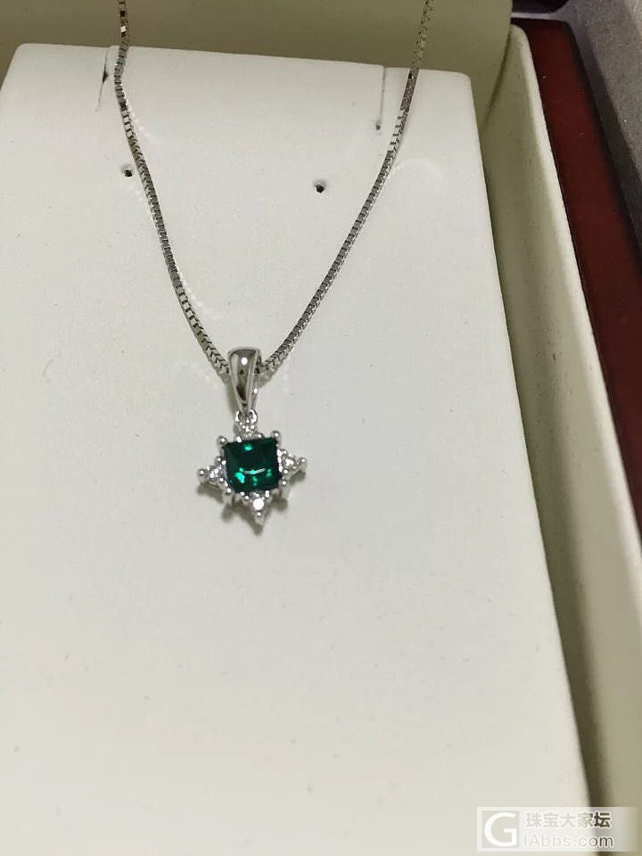 这是什么宝石啊，英文看不懂呀！请教各位帮忙看看哈？非常感谢_祖母绿