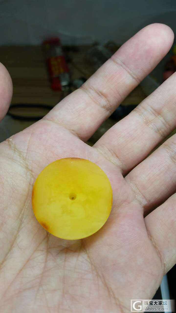 有人问我平安扣怎么做，其实我也不知道该怎么说，就是手工搓个圆，打个眼，就行了~附_打磨蜜蜡