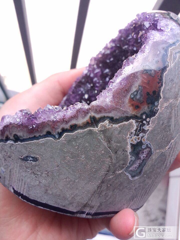 刚入手的紫晶洞石皮上有裂痕，这样的紫晶洞是不是不好？是不是要影响价格？_紫水晶洞盆簇