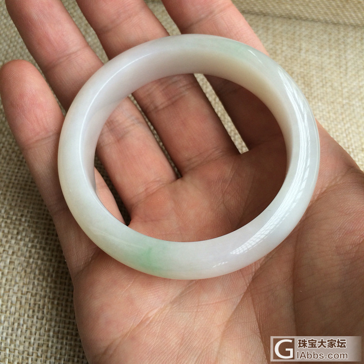 求助，懂行的帮估下这个值多少_手镯翡翠
