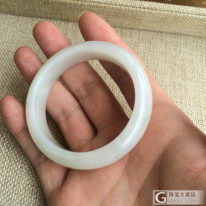 求助，懂行的帮估下这个值多少_手镯翡翠