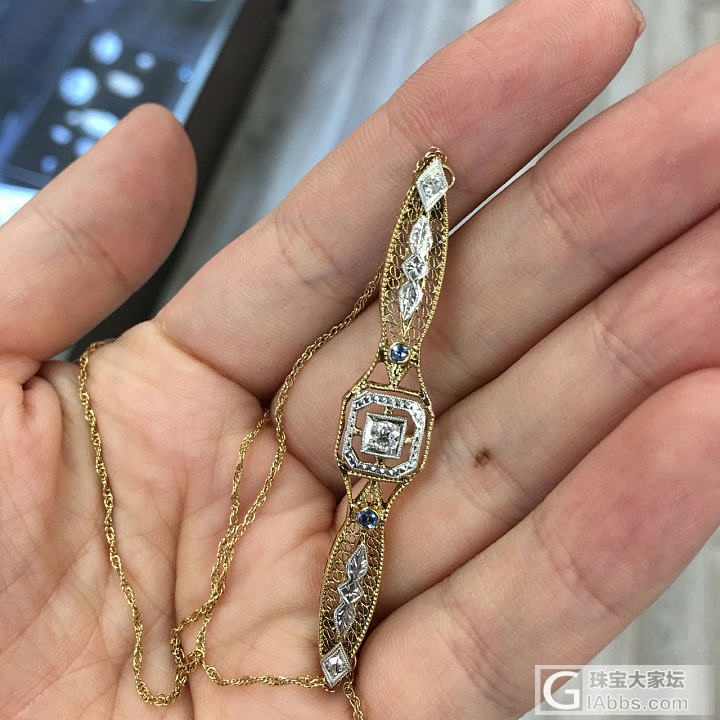 秀下刚刚拿回来的蕾丝项链。_项链蓝宝石钻石