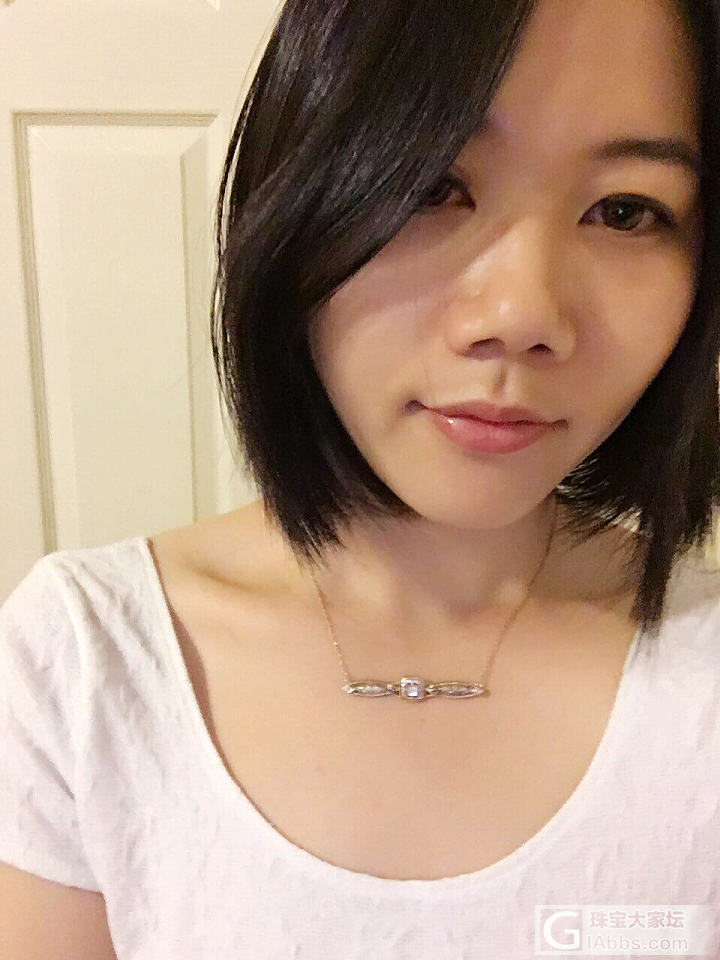 秀下刚刚拿回来的蕾丝项链。_项链蓝宝石钻石