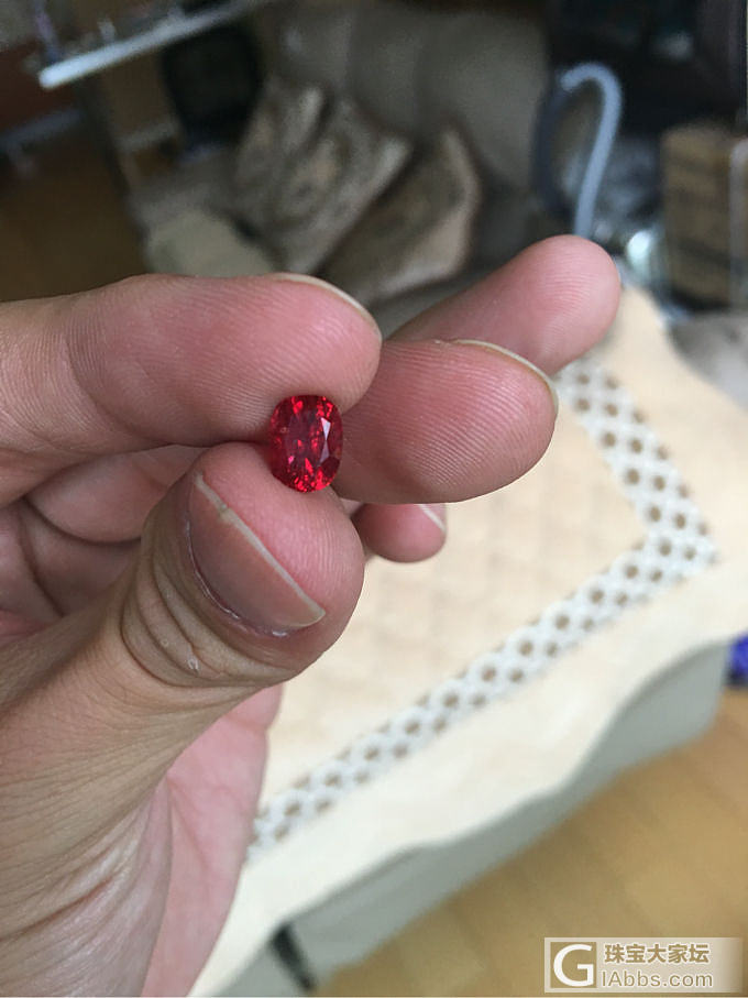 这颗还不错哦 没别的色调实物更红_刻面宝石红宝石
