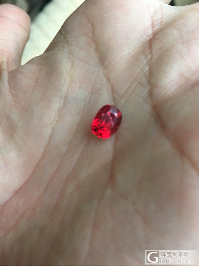 这颗还不错哦 没别的色调实物更红_刻面宝石红宝石