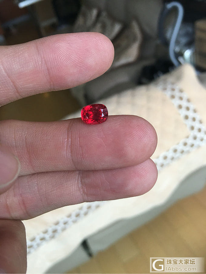 这颗还不错哦 没别的色调实物更红_刻面宝石红宝石