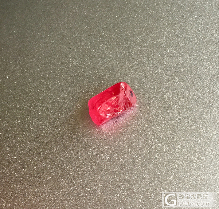 刚切出来的纳米亚绝地尖晶_刻面宝石尖晶石