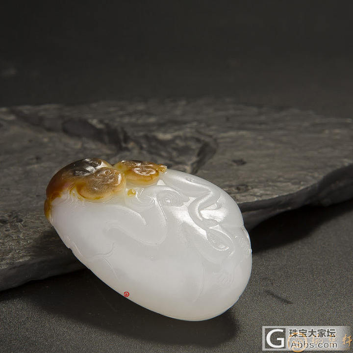 细腻油润的红沁皮猴_白玉