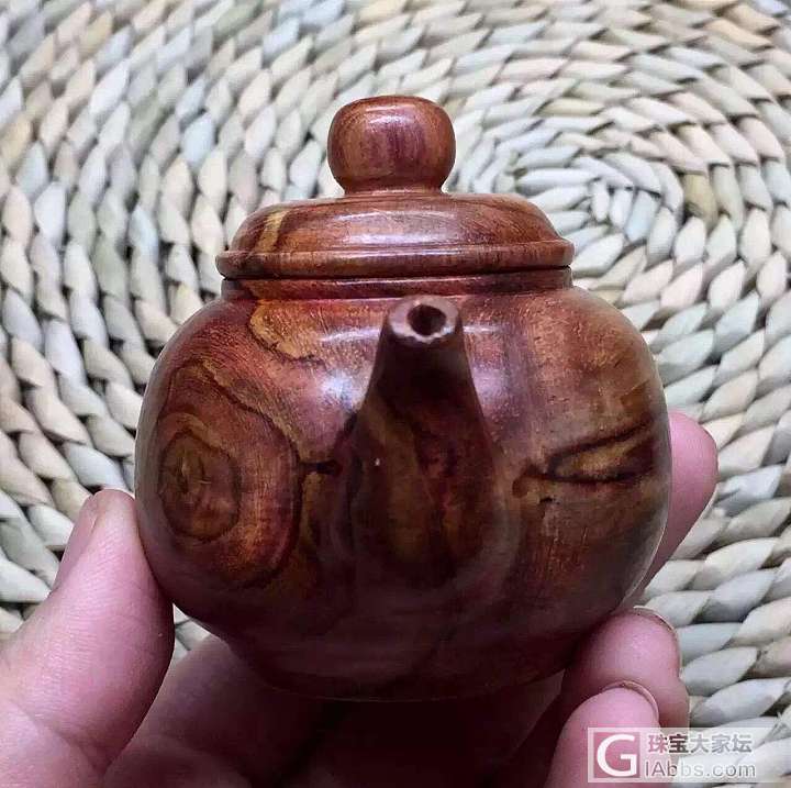 海黄个性造型把把壶搭配10个山水纹杯子,一起欣赏吧。_茶具海南黄花梨