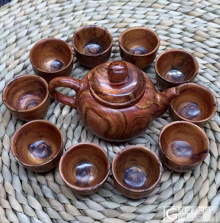 海黄个性造型把把壶搭配10个山水纹杯子,一起欣赏吧。_茶具海南黄花梨