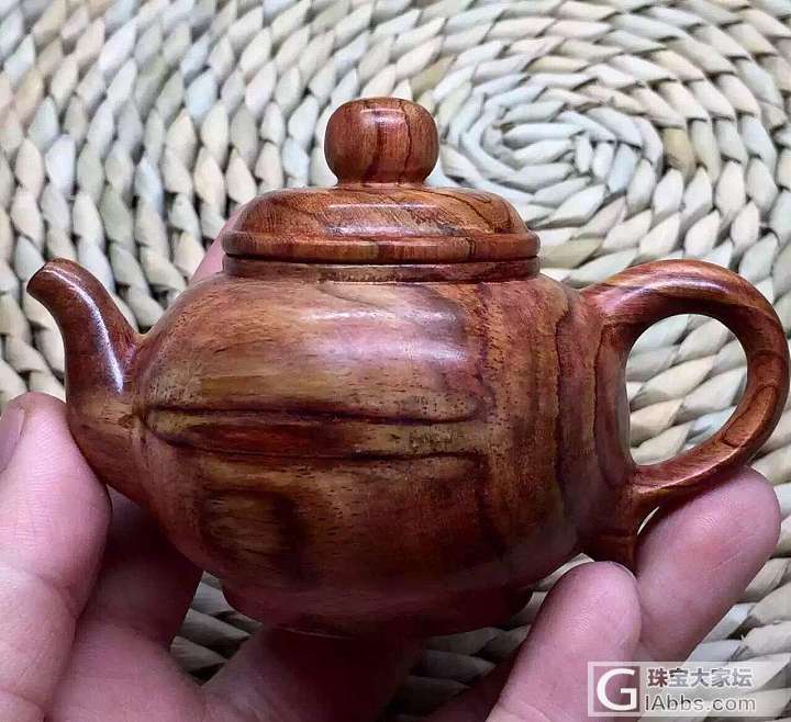 海黄个性造型把把壶搭配10个山水纹杯子,一起欣赏吧。_茶具海南黄花梨