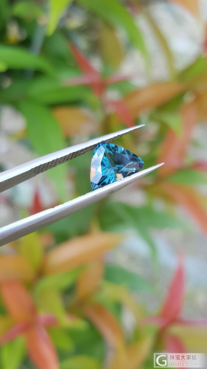 经常都是看到红色的尖晶，其实蓝色的尖晶也很不错_刻面宝石尖晶石