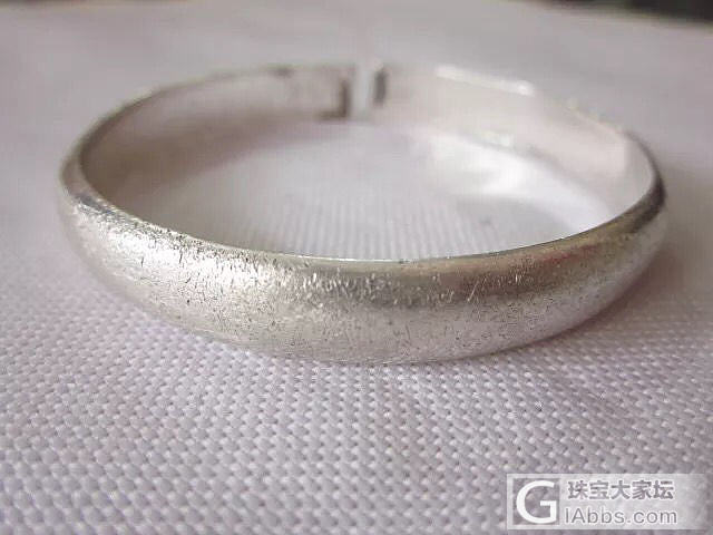 有点开始喜欢老银镯，大家帮我看看哪款好看？_老银手镯银