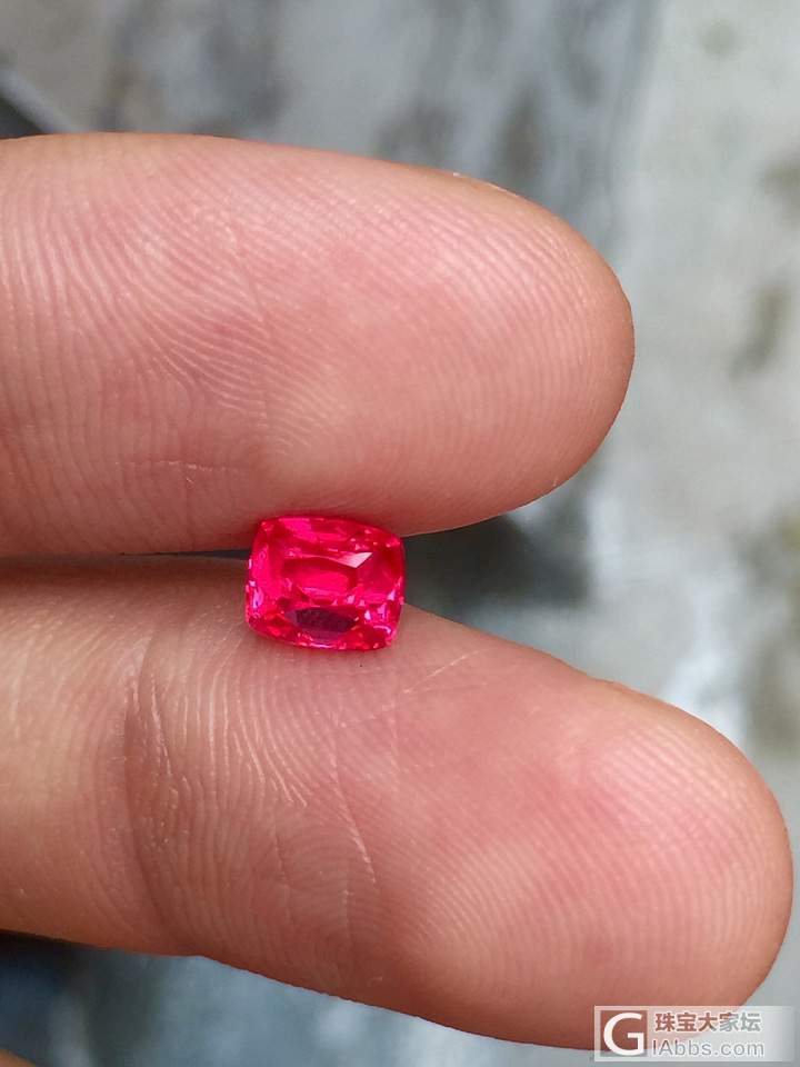 非常漂亮的一颗小绝地尖晶石_刻面宝石尖晶石