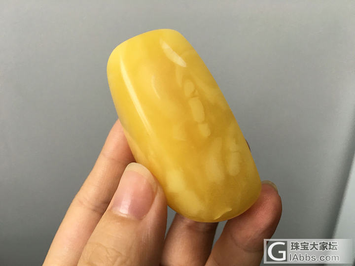 请大神们给出个主意，这块料子做什么好呢！_蜜蜡