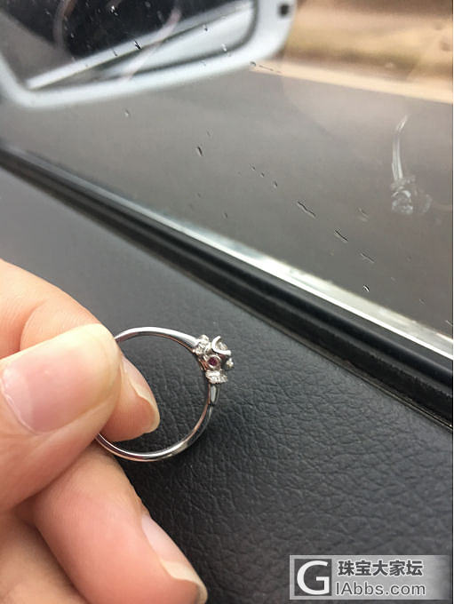 求这种皇冠戒托的图片，特别喜欢，想看清楚具体是什么样的_戒指钻石